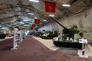 真正的真人互动影像“游戏”？国产新游《失业了，我获得了亿万游戏财产！》值得各位绅士细品~